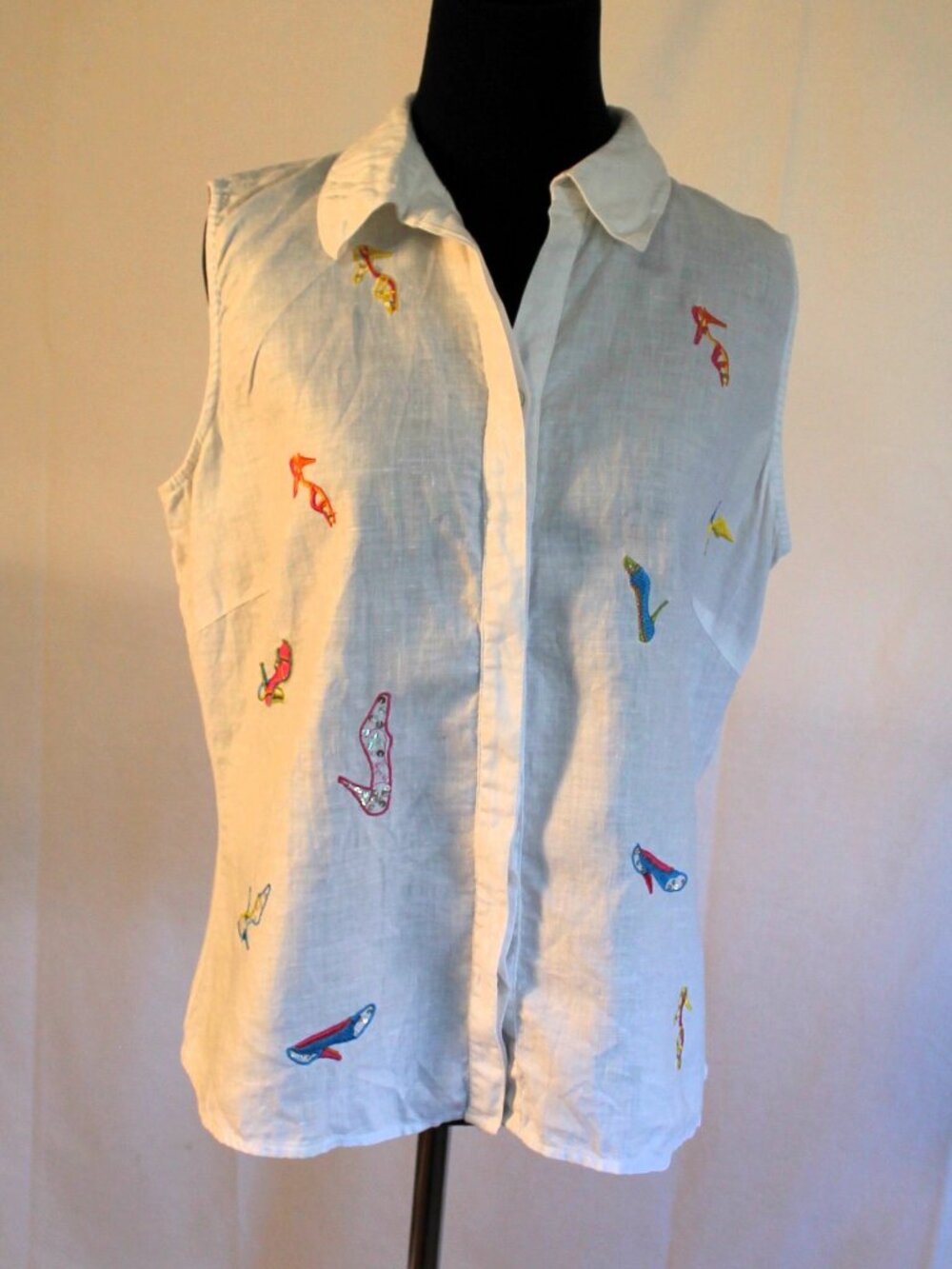 Richard Malcolm Irish Linen White Sleeveless Blouse w/ Embroidered Heels, Large
